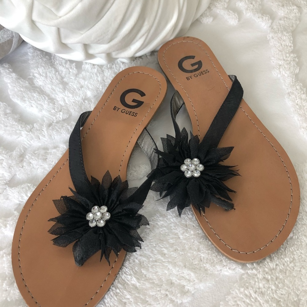 Guess black floral flip flops